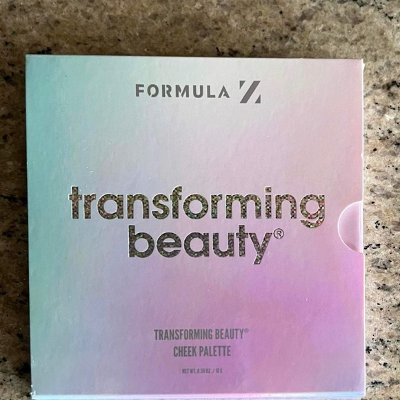 FORMULA Z transforming beauty Cheek Palette. New in Box. - Picture 2 of 2